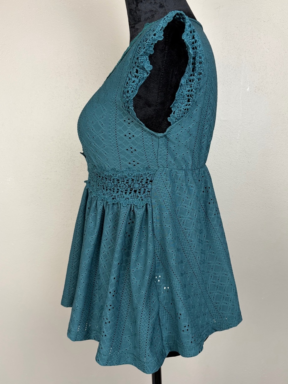 SHEIN Teal Green Eyelet Lace Babydoll Peplum Top Flutter Cap Sleeve V-Neck S EUC - Picture 4 of 14